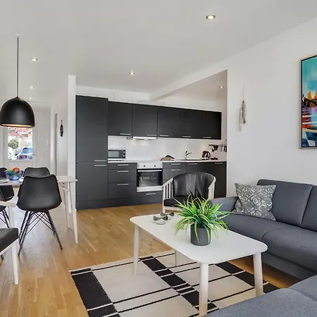 Dom wakacyjny 2 Bedroom Lovely In *