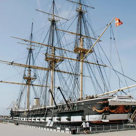 بيت للعطل 2 Bedroom Lovely In *